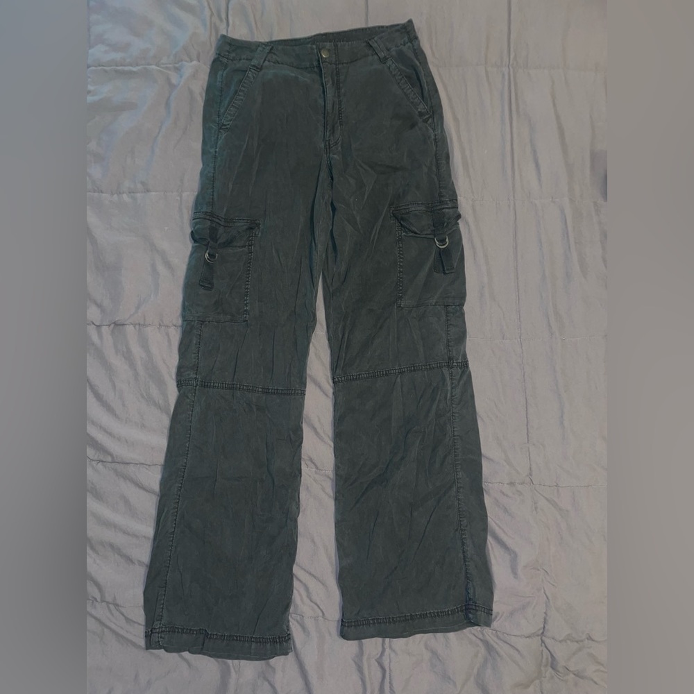 American Eagle navy blue high-waisted cargo pant size 6